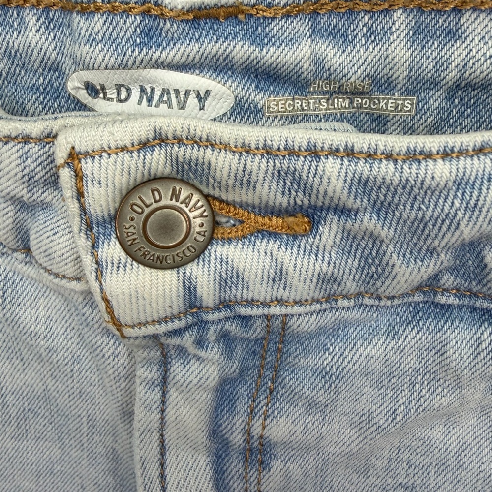 Old Navy High Rise Secret Slim Pockets Light Wash Distressed Jean Shorts Size 6 - Picture 3 of 4